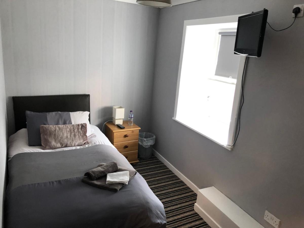 Saracen Head Hotel Beith ภายนอก รูปภาพ